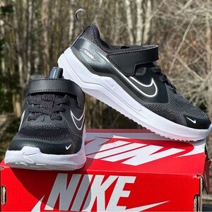 NEW Nike Little Kid Unisex Cosmic Runner Casual Everyday Sneaker Toddler 10C